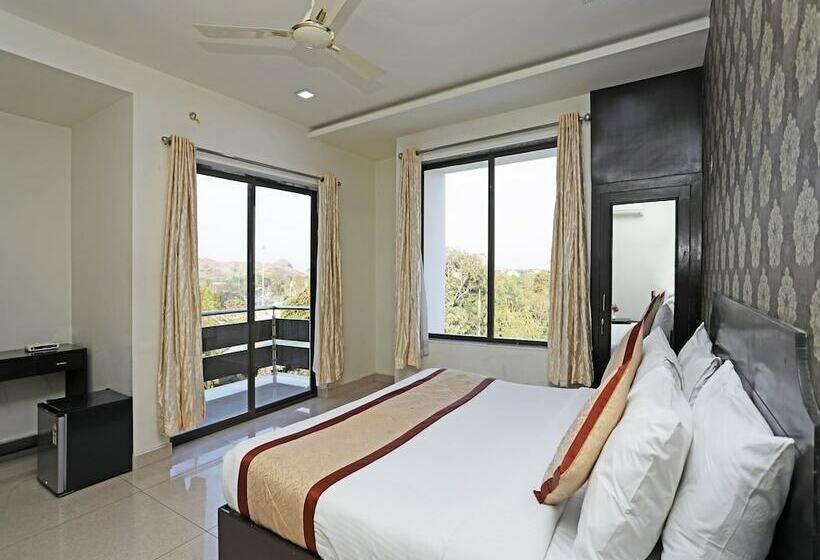 בית מלון כפרי Oyo 11973 Badri Palace