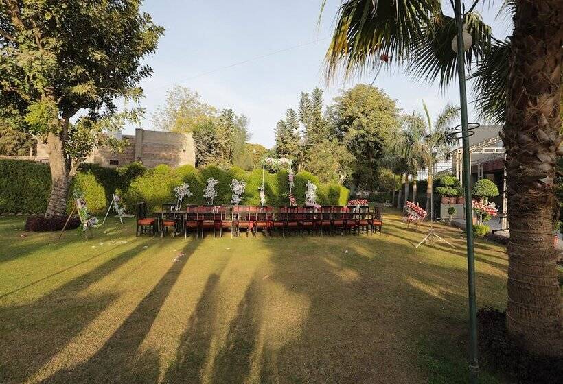 בית מלון כפרי Oyo 11973 Badri Palace