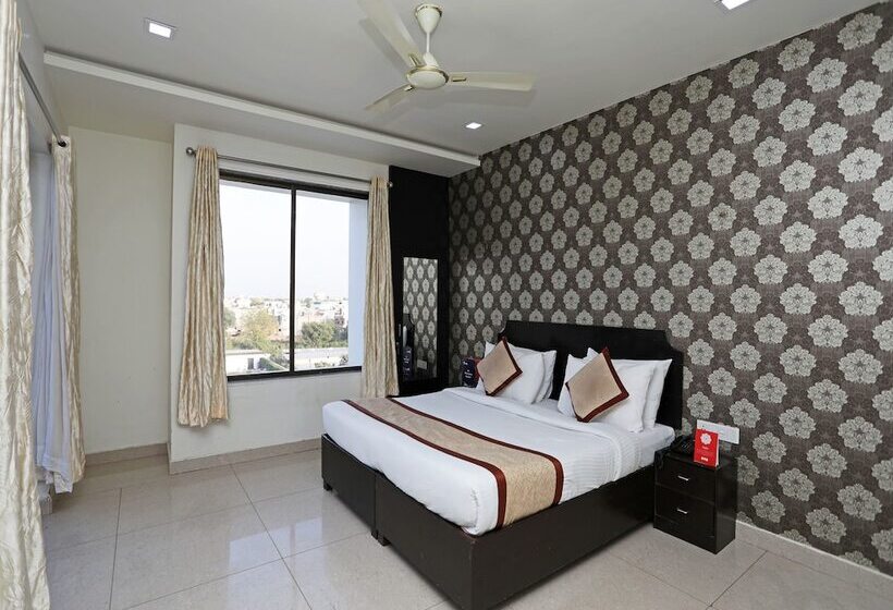 בית מלון כפרי Oyo 11973 Badri Palace