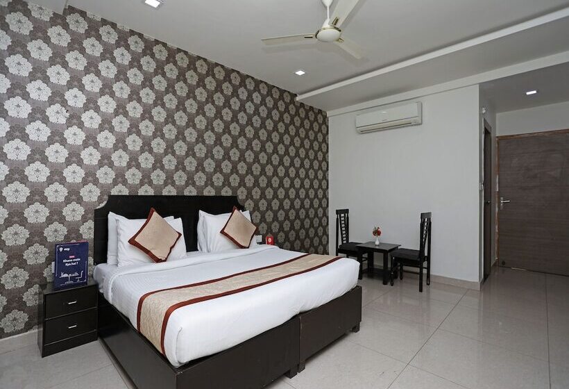 בית מלון כפרי Oyo 11973 Badri Palace