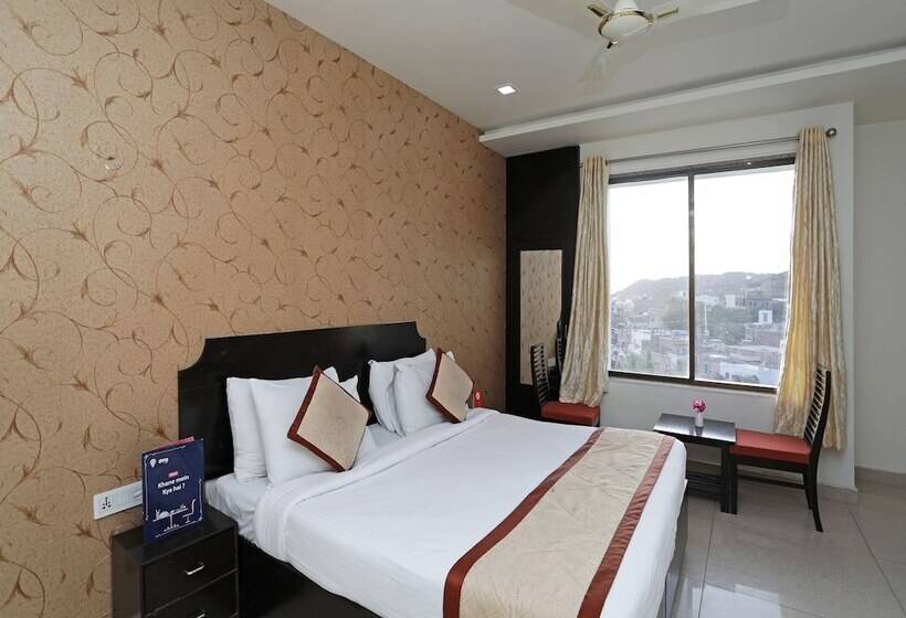 בית מלון כפרי Oyo 11973 Badri Palace