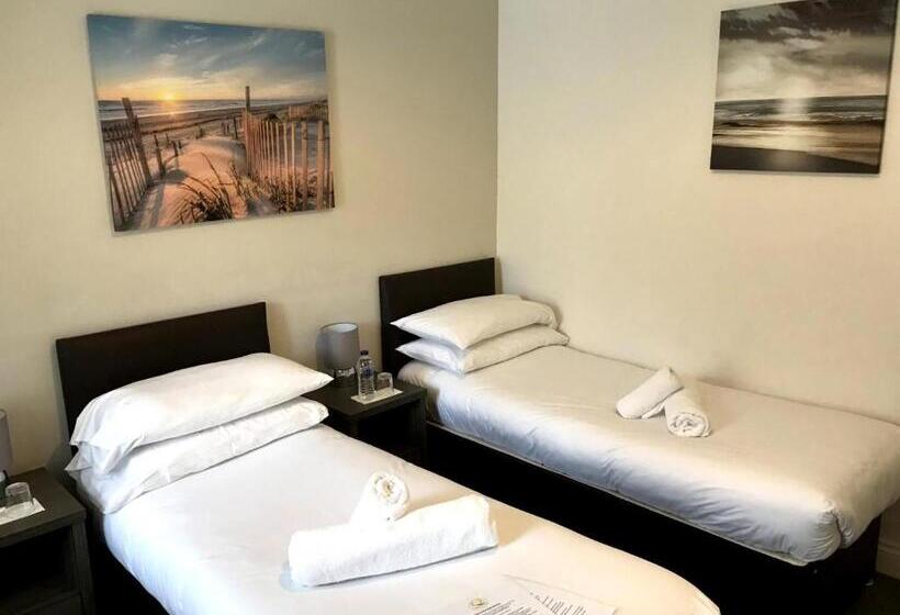 Отель The Ships Quarters