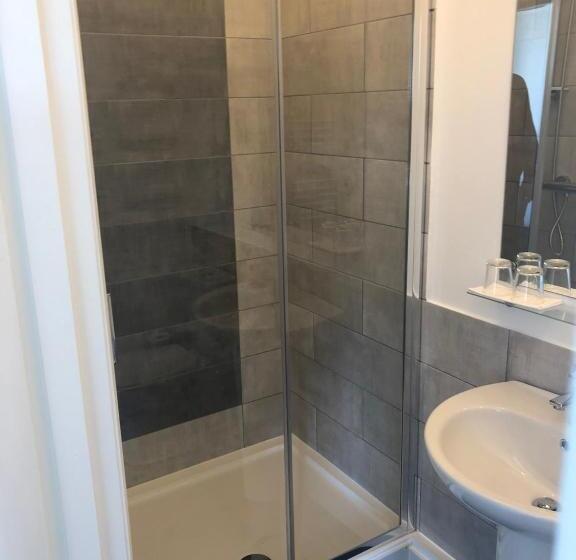 Отель The Ships Quarters