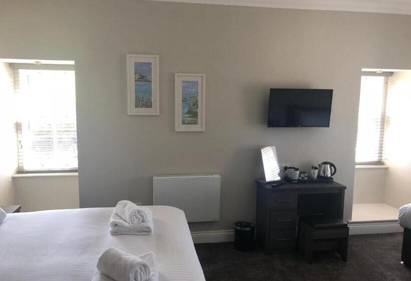 Отель The Ships Quarters