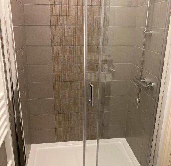 Отель The Ships Quarters