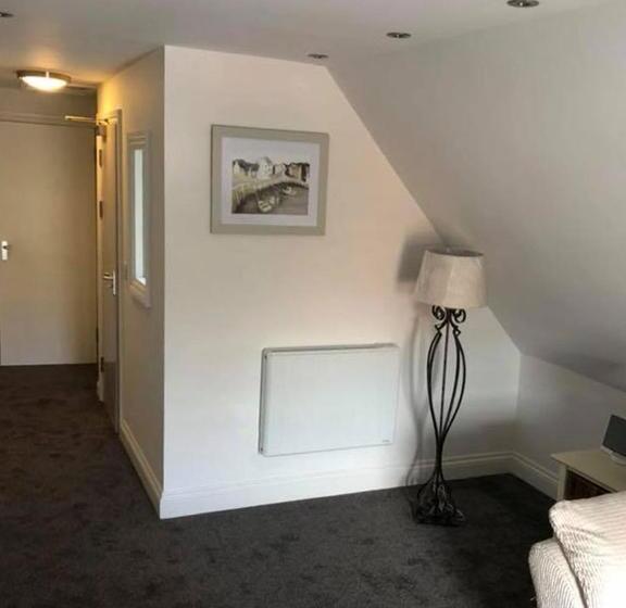 Отель The Ships Quarters