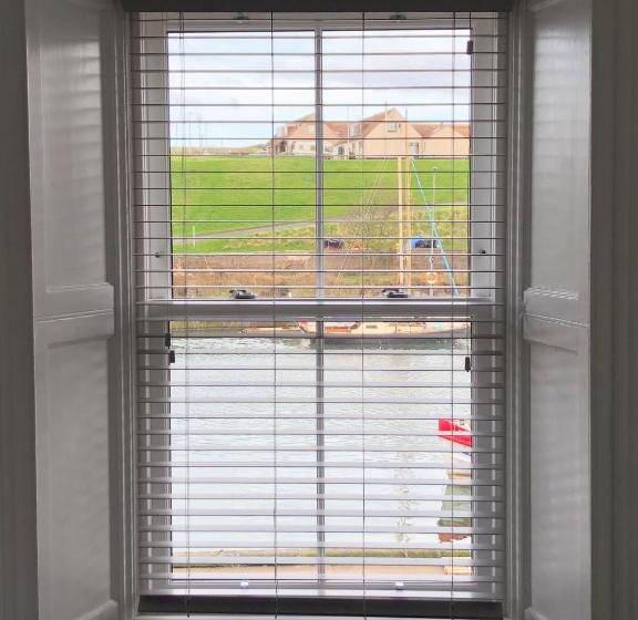 Отель The Ships Quarters