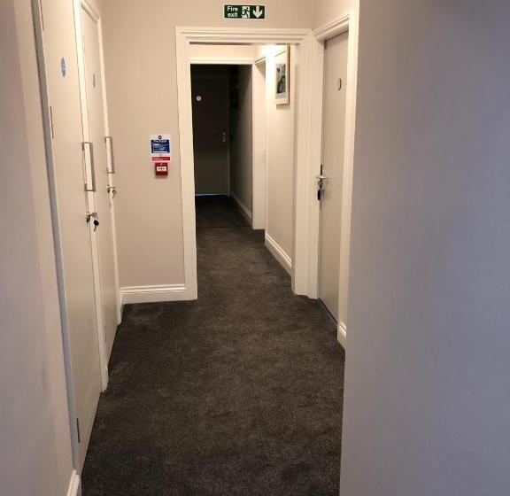 Отель The Ships Quarters