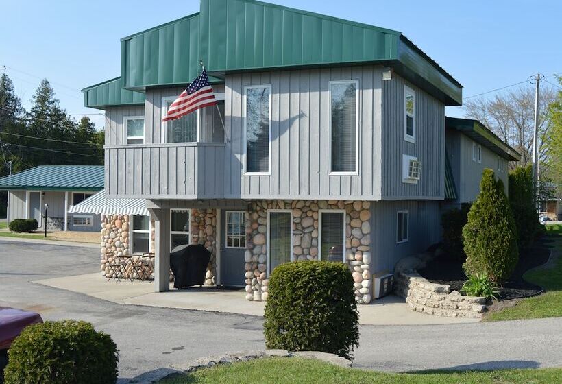 فندق على الطريق Coastal Suites Resort