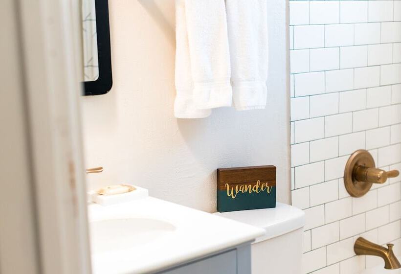 فندق على الطريق Coastal Suites Resort