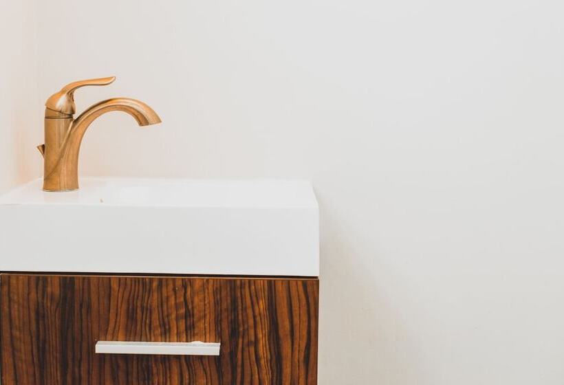 فندق على الطريق Coastal Suites Resort