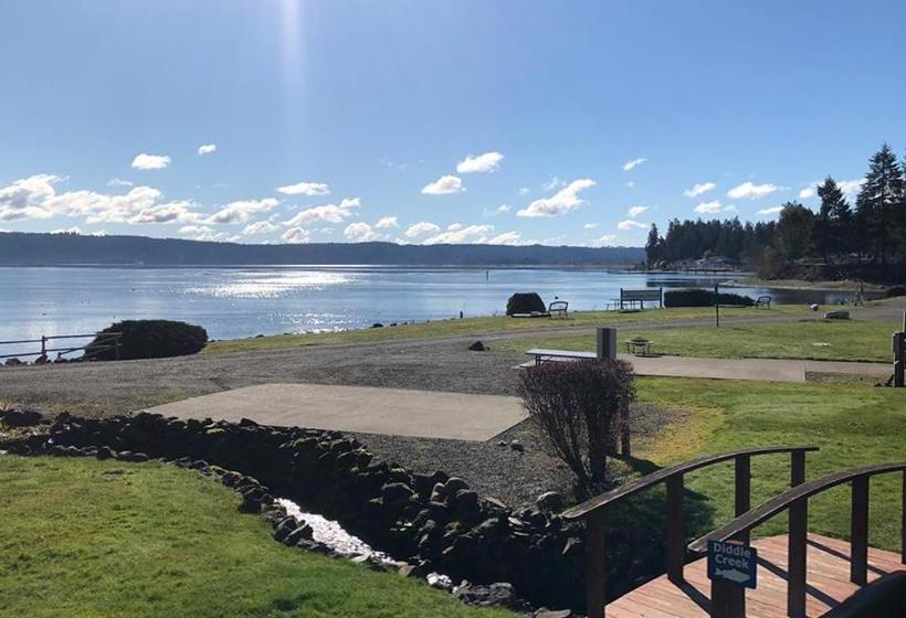 فندق على الطريق The Waterfront At Potlatch