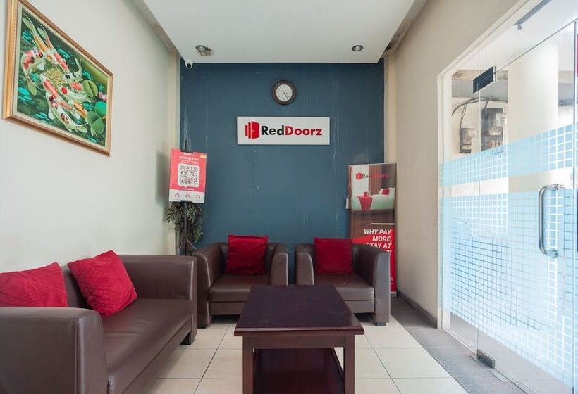 膳宿费 Reddoorz Plus Near Universitas Indonesia