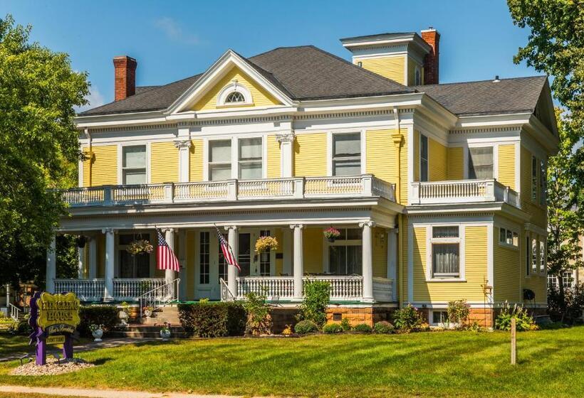 Ringling House Bed & Breakfast