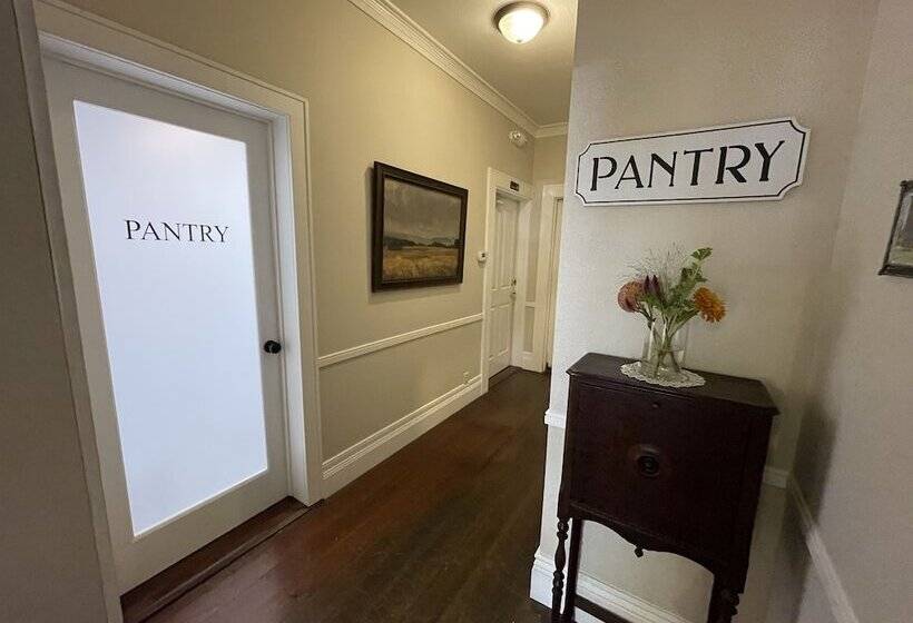 فندق صغير Mccully House Inn