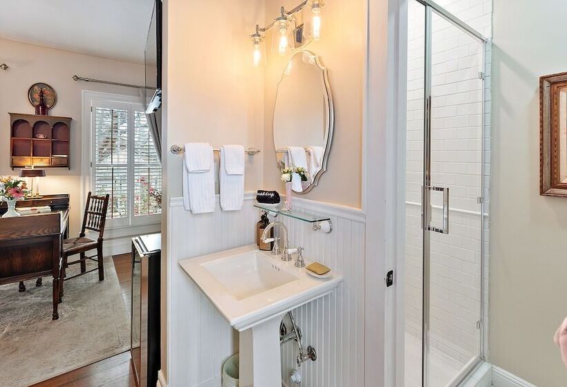 فندق صغير Mccully House Inn