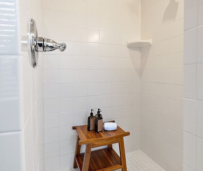 فندق صغير Mccully House Inn