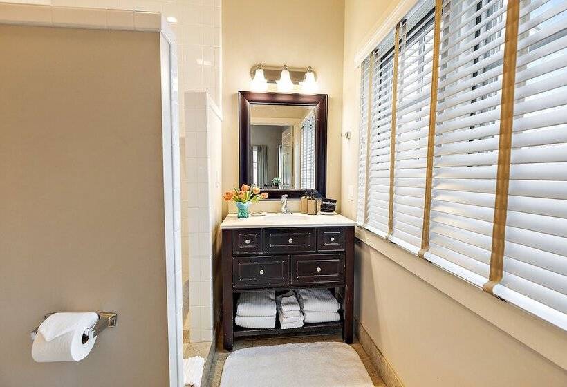 فندق صغير Mccully House Inn