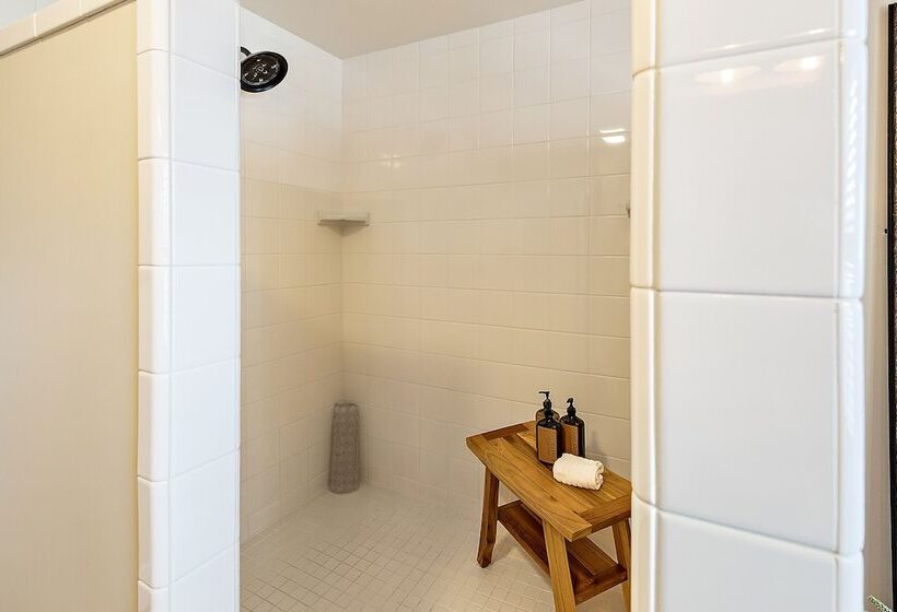 فندق صغير Mccully House Inn