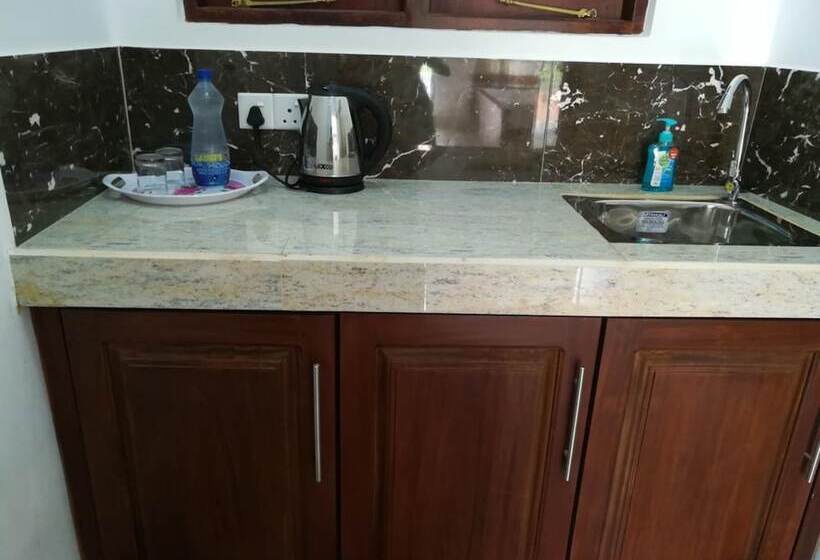 הוסטל Sea Breeze