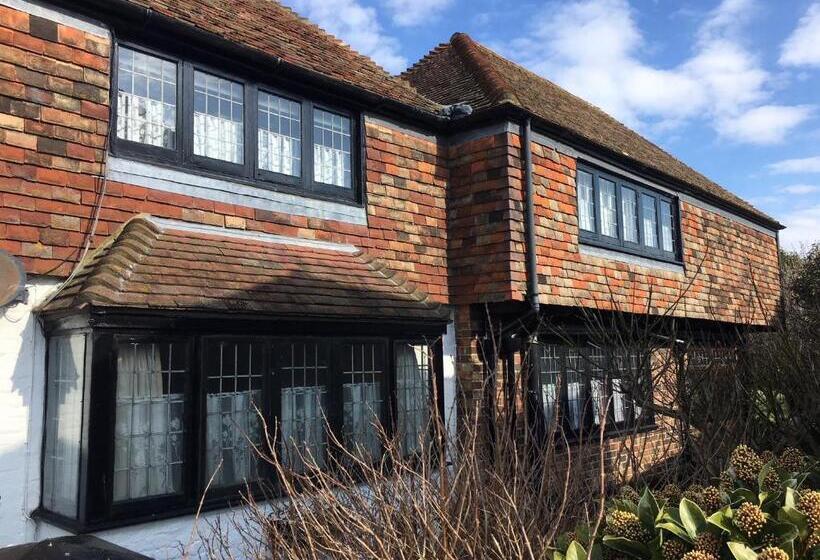 مبيت وإفطار Willow Cottage