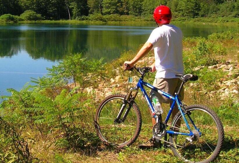 Highland Lake Resort