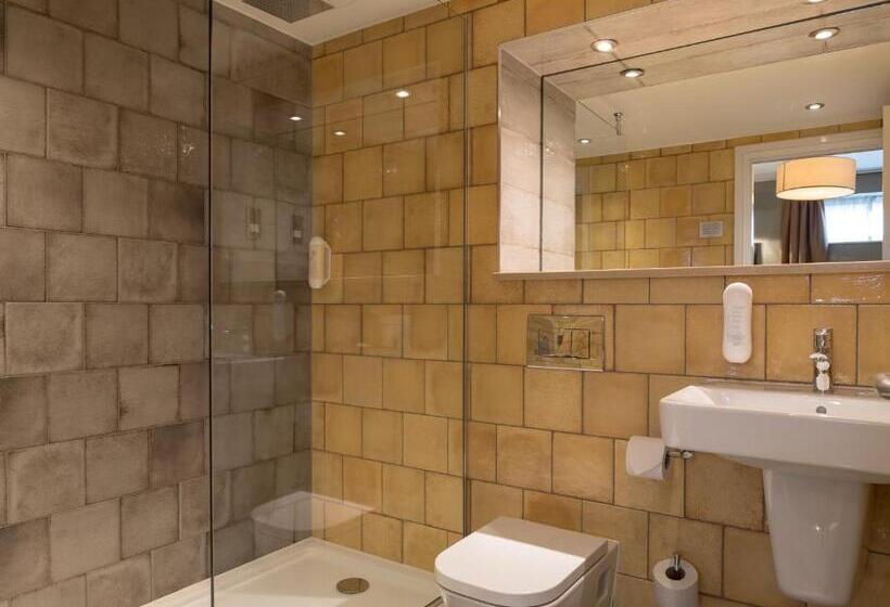 בית מלון כפרי The John Russell Fox Wetherspoon