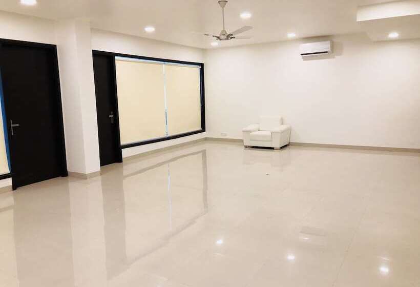 Vivid Boutique Hotel, Medanta, Gurugram