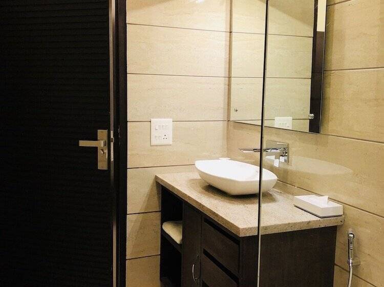 Vivid Boutique Hotel, Medanta, Gurugram