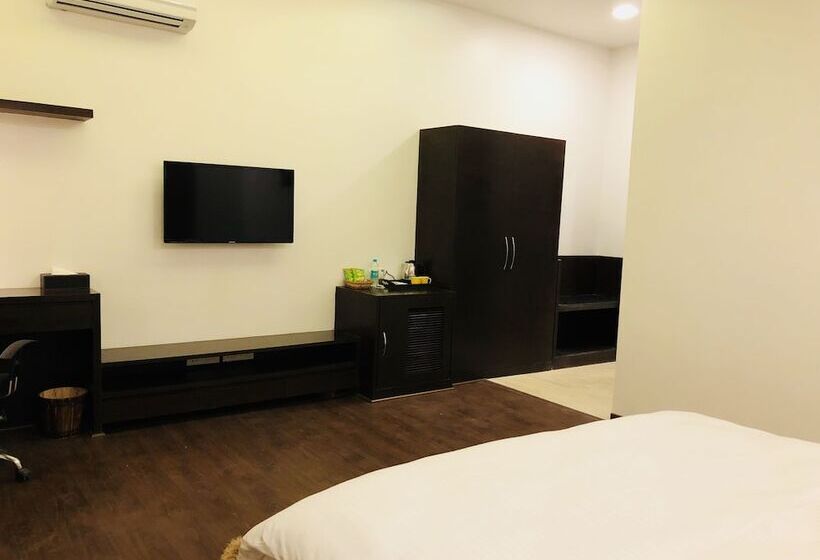 Vivid Boutique Hotel, Medanta, Gurugram