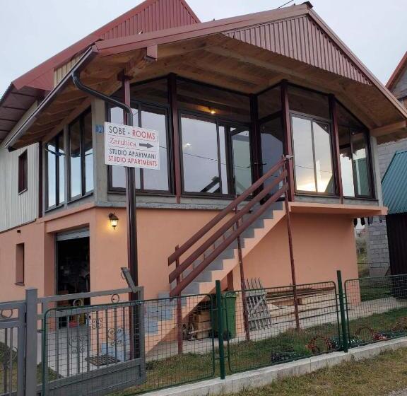 پانسیون Deluxe Studio & Rooms Zarubica