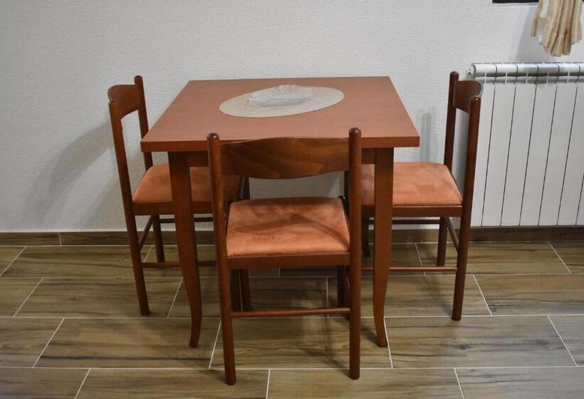 پانسیون Deluxe Studio & Rooms Zarubica