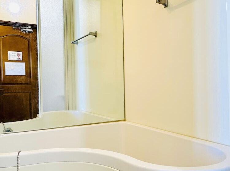 بنسيون Hostel And Cafe Izu No Umi