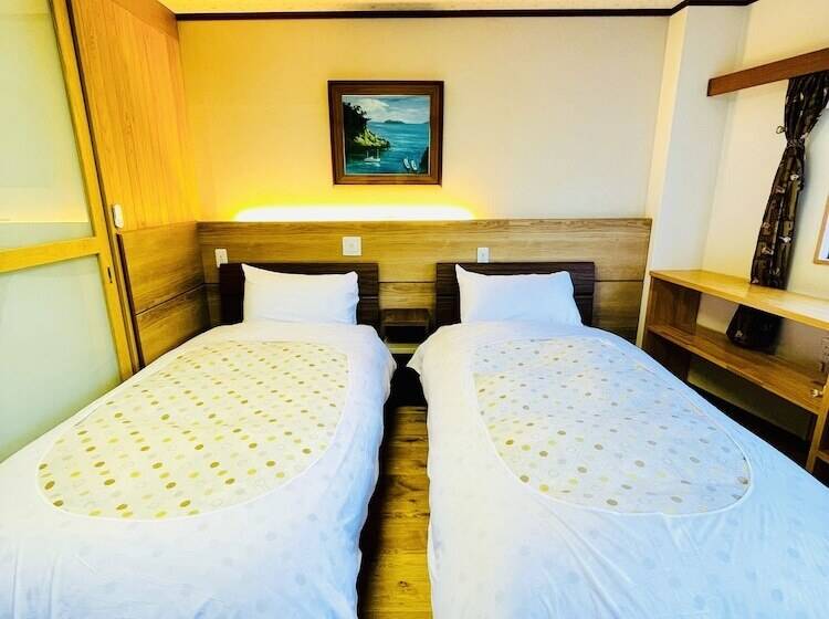 بنسيون Hostel And Cafe Izu No Umi