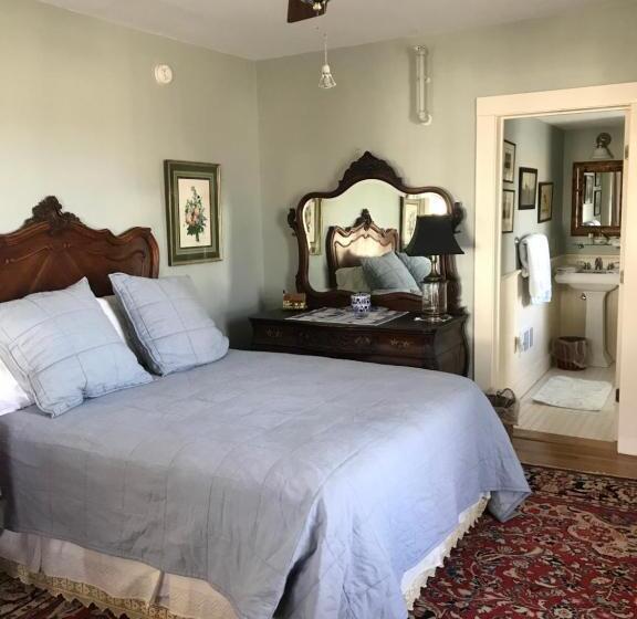 Topsides Bed & Breakfast