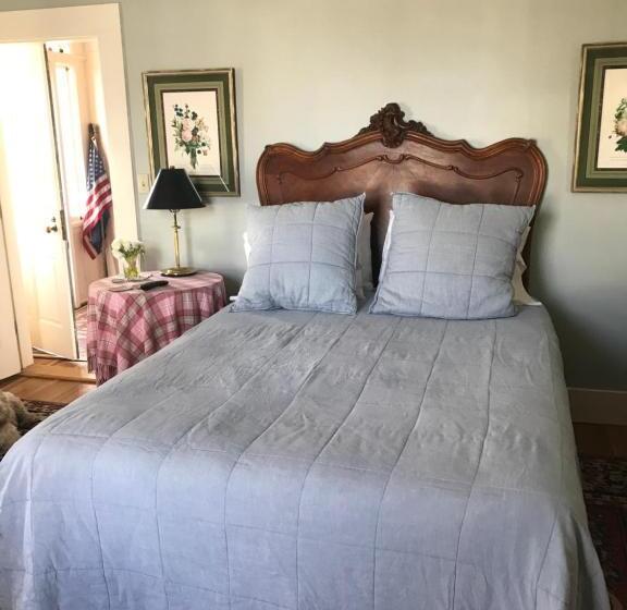 Topsides Bed & Breakfast