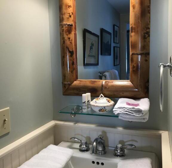 Topsides Bed & Breakfast