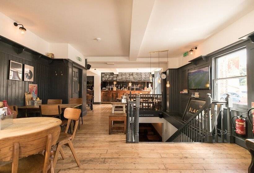 ユースホステル The Black Fox