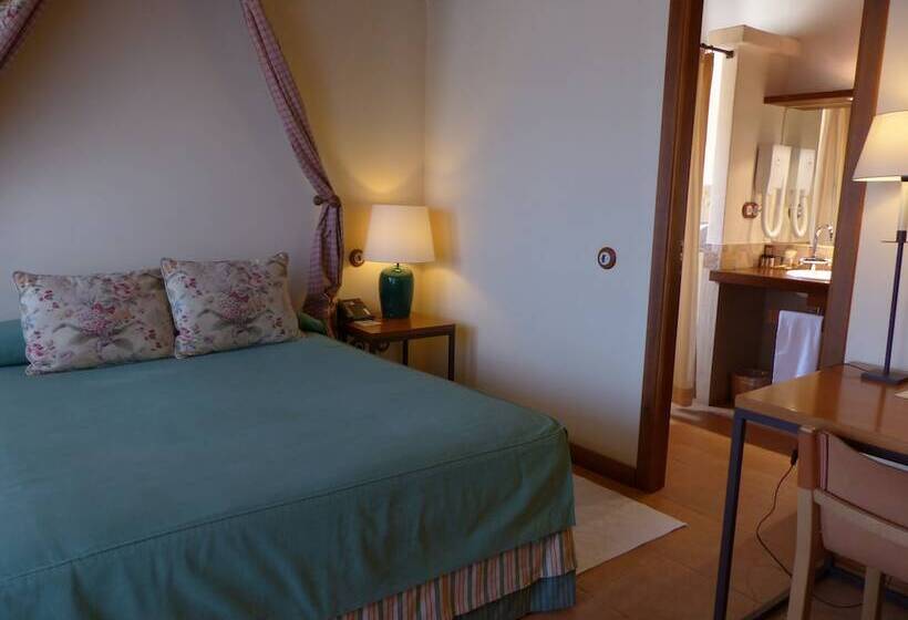 هتل Hosteria Del Arco