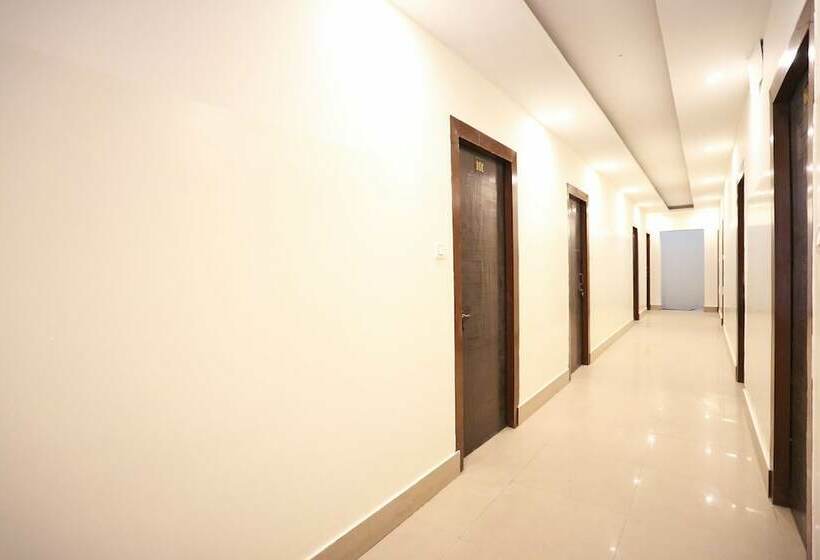 Oyo 11623 Hotel Shiva Palace