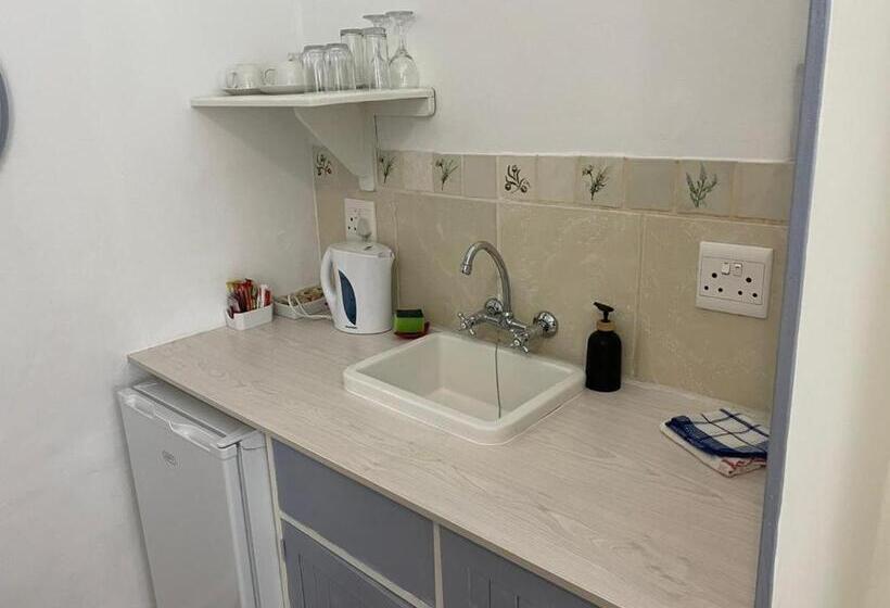 Пансион Green Olive Guesthouse