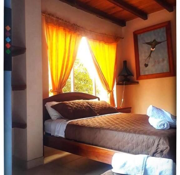 پانسیون Hostal Casa Cultural Mindo