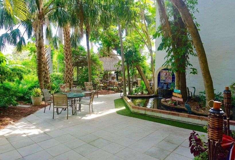 Riverside Apartments By The Beach