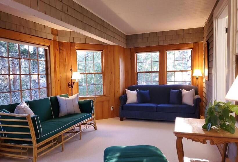 فندق صغير Harbourside Inn