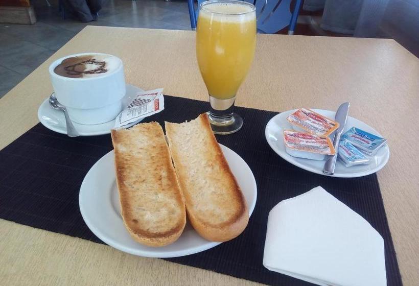 הוסטל Hostal Internacional