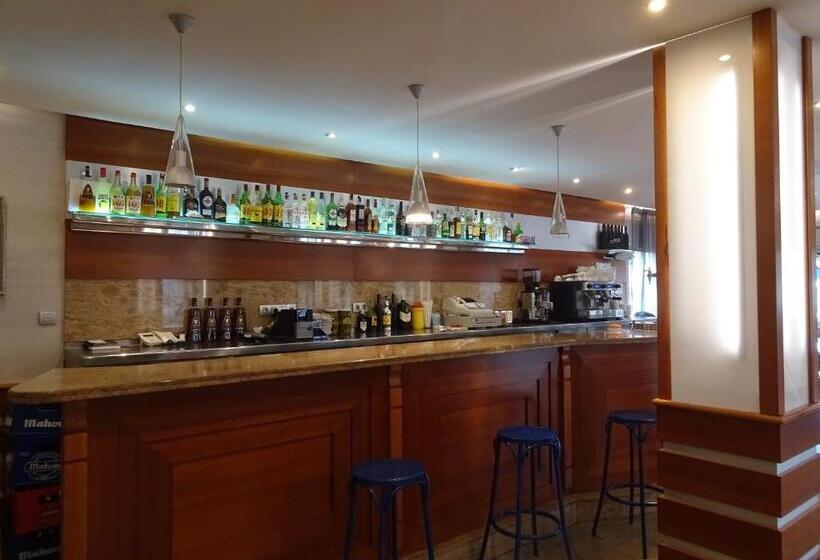 הוסטל Hostal Internacional