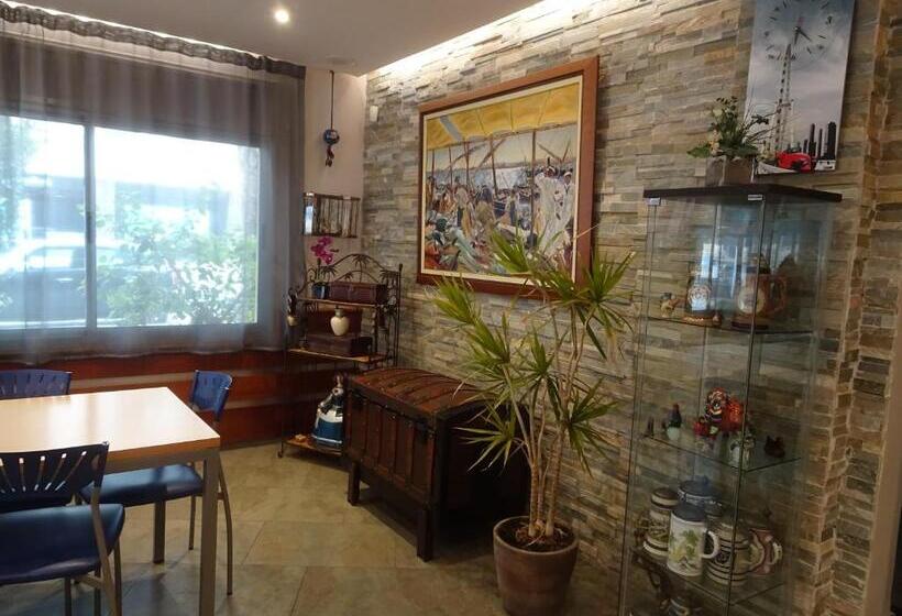 הוסטל Hostal Internacional