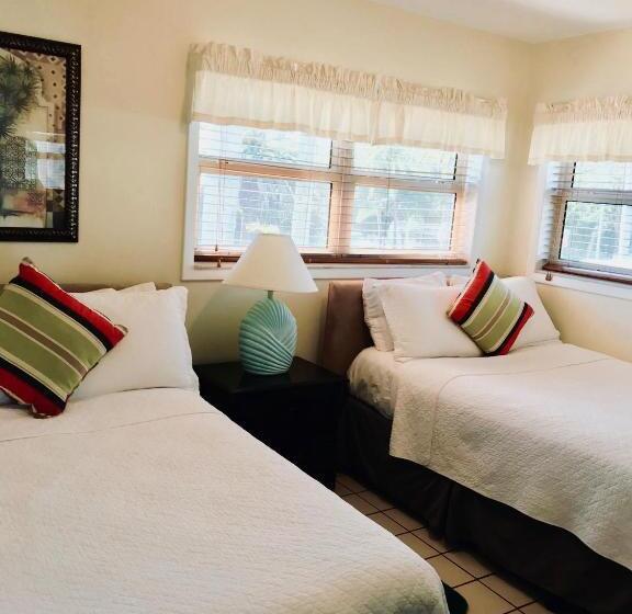 Harborside Motel & Marina