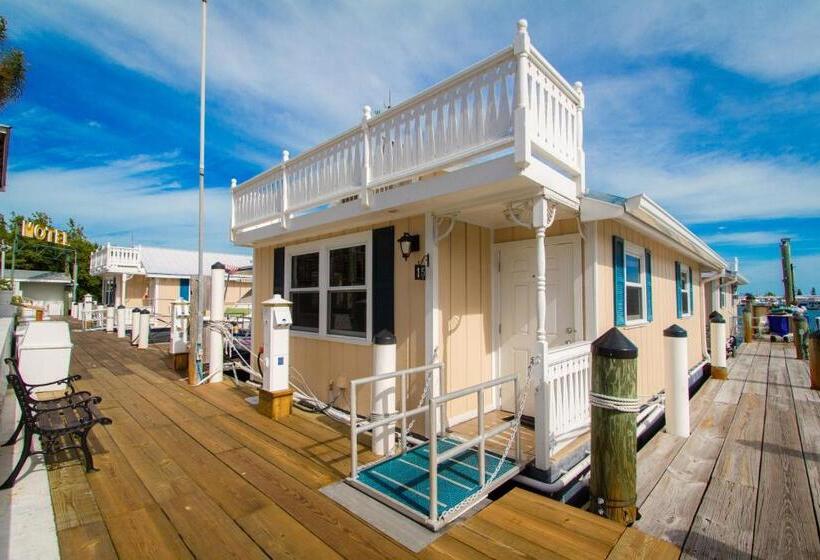 Harborside Motel & Marina