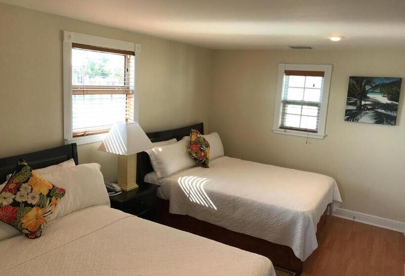 Harborside Motel & Marina